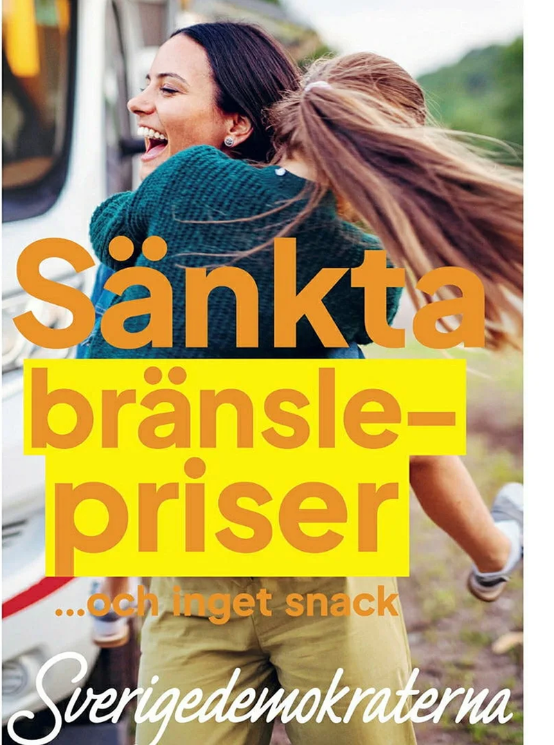 Valaffisch för Sverigedemokraterna, 2022. ”Sänkta bränslepriser …och inget snack”.
